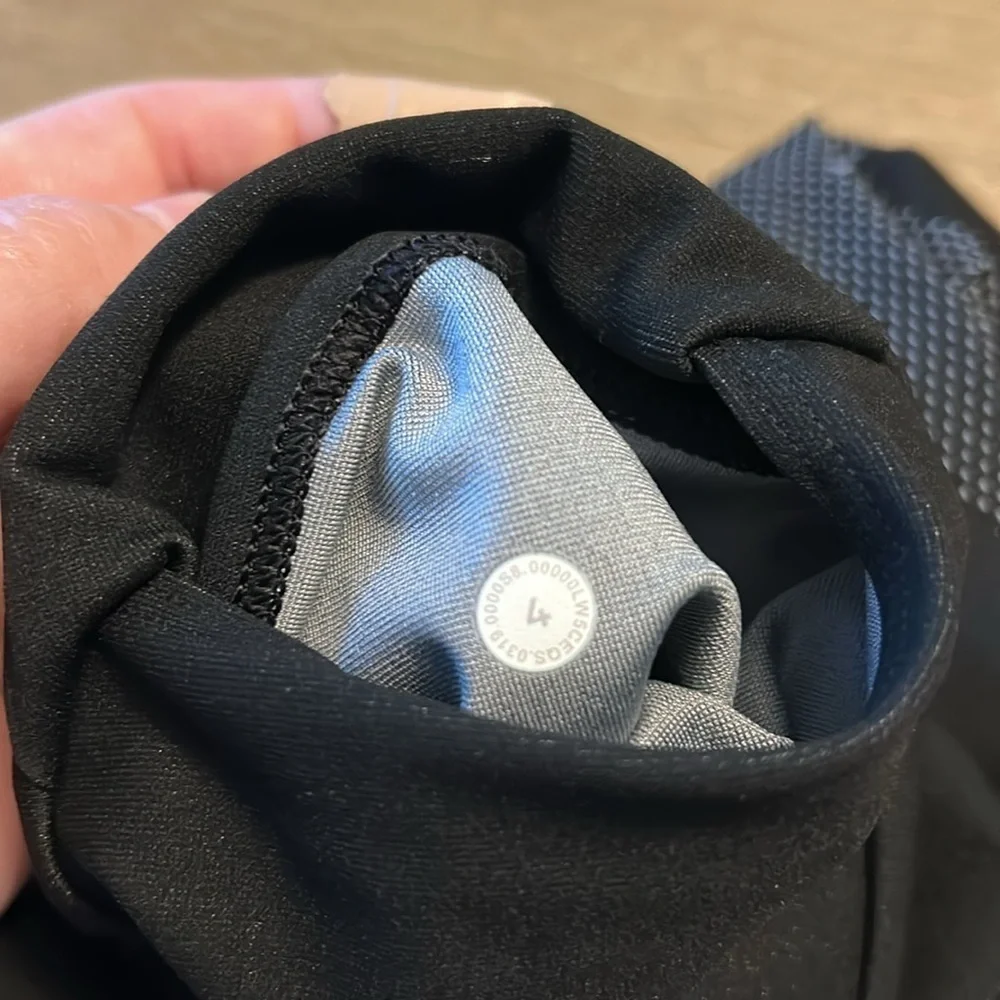Lululemon size 4 legging black with white design